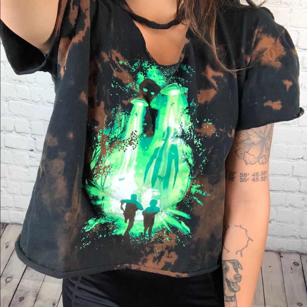 ALIENS bleached distressed crop top
